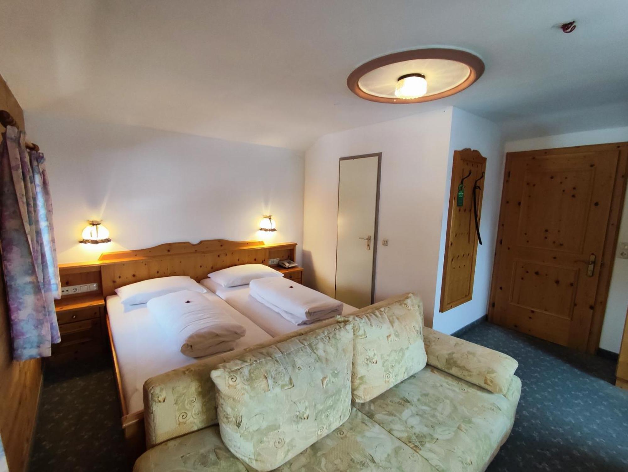 Gasthaus Mitterjager Kirchdorf in Tirol Room photo